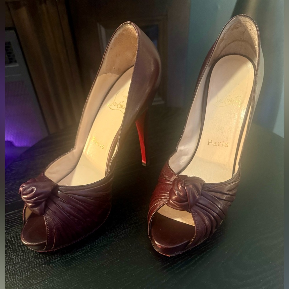 Christian Louboutin Red Peep Toe Pumps EU 39 | Classic Knot Detail Heels